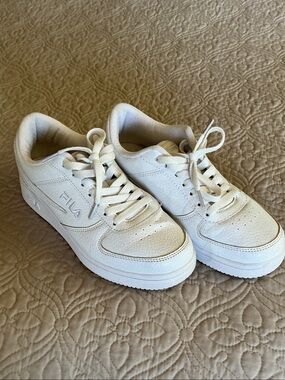Fila women’s casual sneakers